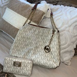 Micheal Kors purse and wallet set